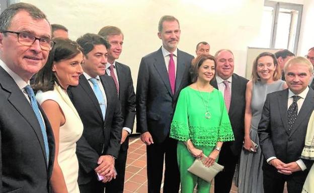 Ballesta asiste a la entrega de la Llave de Oro del Municipalismo a Felipe VI
