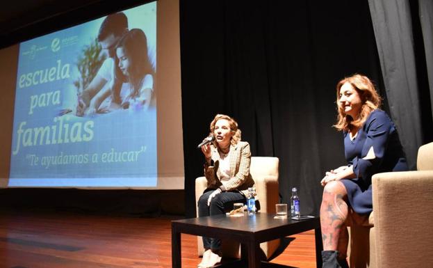 Más de 3.000 padres y madres de alumnos de la Región han participado en el proyecto educativo 'Escuela para Familias'