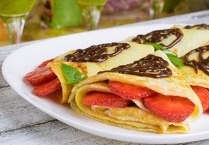 Crepes con fresas y chocolate