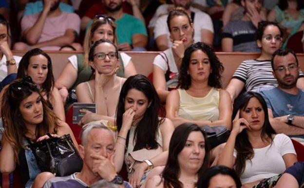 Cientos de maestros opositores denuncian indignados «irregularidades y opacidad»