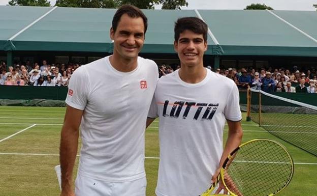 Alcaraz avanza con paso firme en Wimbledon y ya está en cuartos de final del torneo júnior