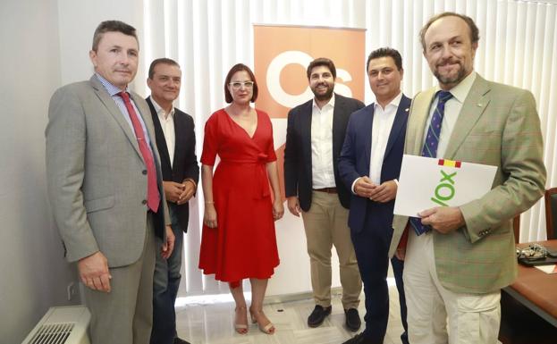 PP, Ciudadanos y Vox dan otro paso de cara al acuerdo de investidura en la Región