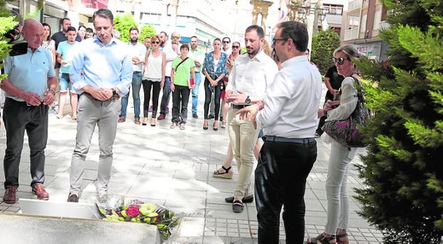 La Corporación de Lorca recuerda a Miguel Ángel Blanco con una ofrenda floral