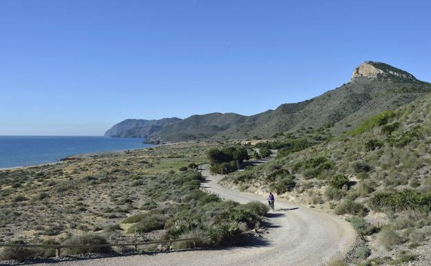 Podemos alerta de los riesgos ambientales de un festival de música junto a Calblanque