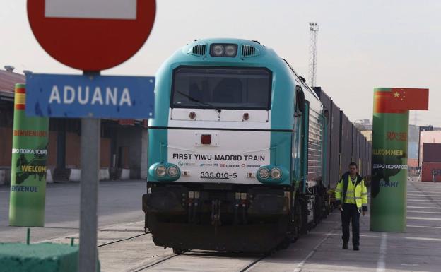 El tren Madrid-Yiwu abarata el transporte de las frutas de hueso y las uvas de mesa murcianas