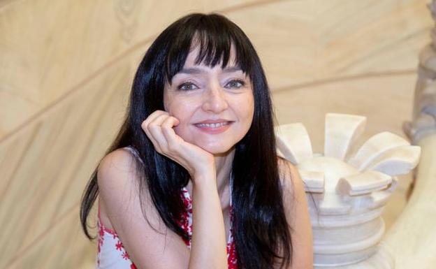 María de Medeiros y Legendary Tigerman: Arte polifacético