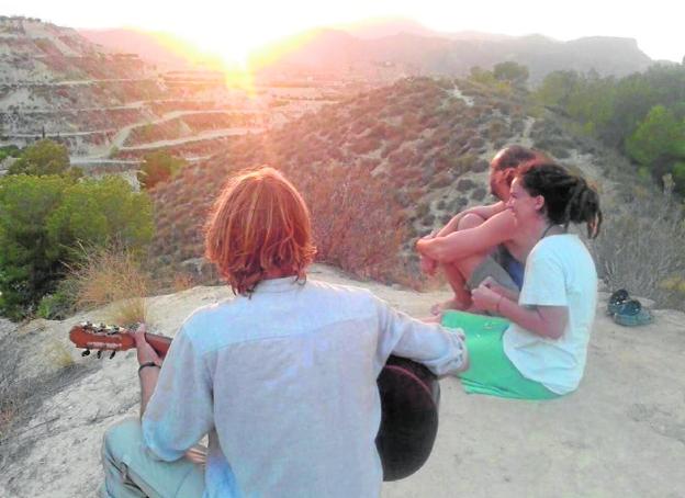 Convivencia bajo el manto estrellado