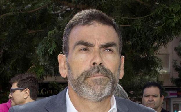 La Audiencia encamina a juicio al exalcalde José López por lanzar una patada a Mateo