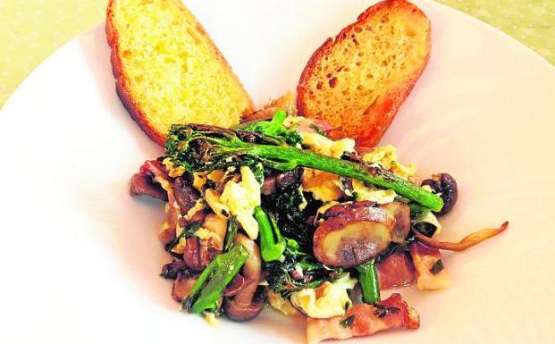 Revuelto de setas y bimi