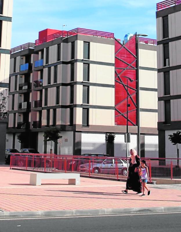 Mateos consultará a los partidos el futuro de los pisos de San Fernando