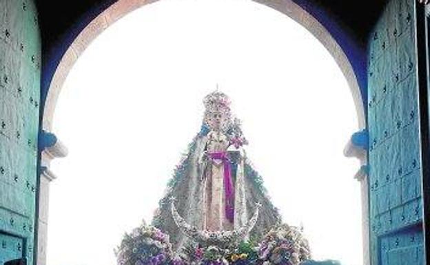 La Fuensanta, de regreso en su santuario tras analizar su estado