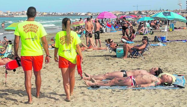Las atenciones por picaduras caen un 64% por la menor presencia de medusas