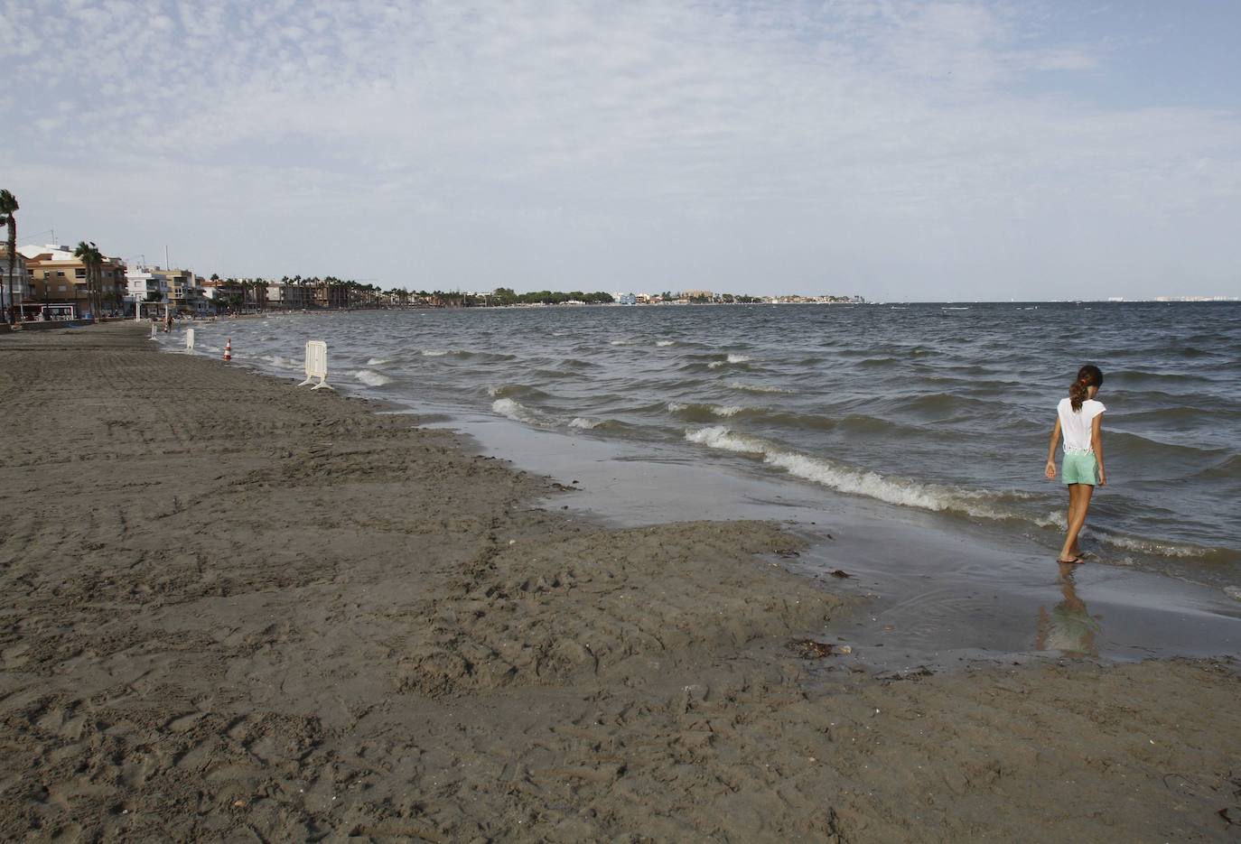 Trasladan al hospital a un joven de 17 años tras sufrir un síndrome de inmersión en Los Alcázares
