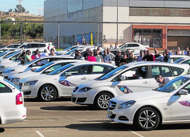 Las denuncias de agresiones y amenazas entre taxistas de Cartagena revelan la tensión en el sector
