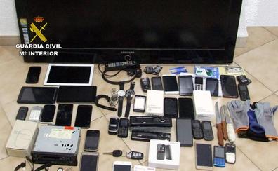 Desmantelan una banda juvenil dedicada a atracar a viandantes en Fuente Álamo