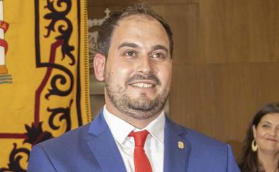 Denuncian que el servicio de prensa de Los Alcázares no exige título alguno para su adjudicación