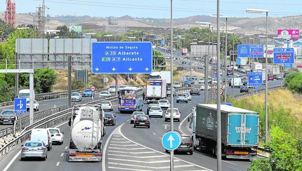 La propuesta de cobrar un peaje en las autovías genera «preocupación» entre los transportistas