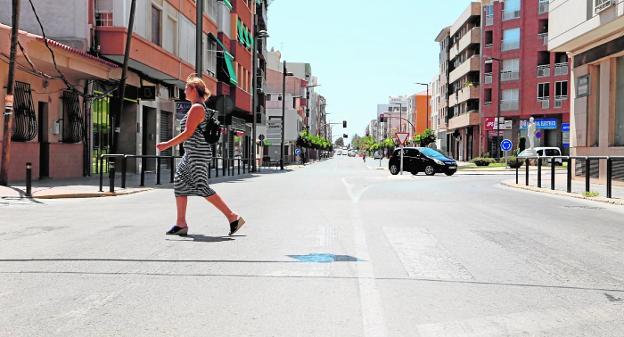 Comienza la operación de repintado de marcas viales y pasos de peatones en Lorca