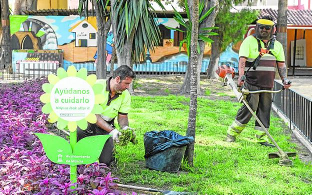 El jardín del Malecón se engalana para la Feria de Septiembre