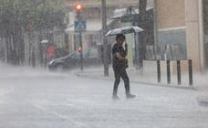 Las tormentas desbordan ramblas, anegan túneles y cortan carreteras en la Región