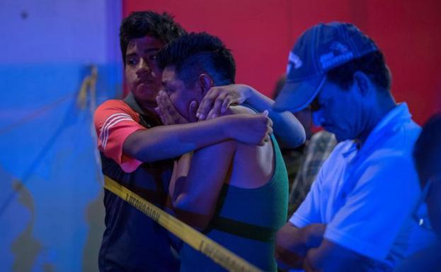 Al menos 23 muertos por el ataque a un bar con cócteles molotov en México