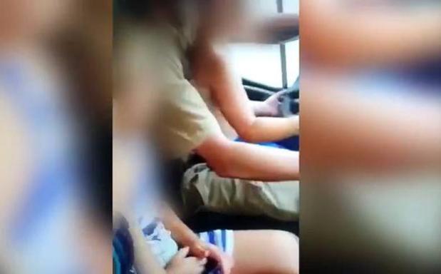 La Guardia Civil investiga a unos padres que grabaron a sus hijos sin cinturón y conduciendo por La Alberca