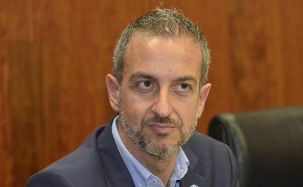 El BORM publica los ceses de 8 directores ligados a consejerías de miembros de Cs