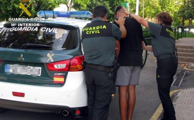 Detienen a un joven en Murcia como presunto atracador de un comercio de El Raal