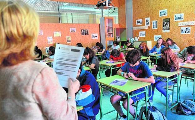 El colectivo LGTBI exige la retirada «inmediata» de la orden sobre las actividades en colegios