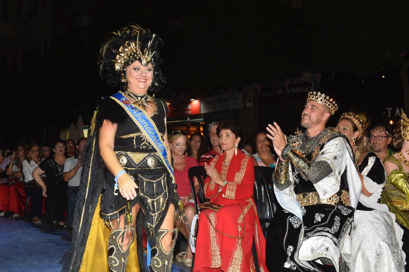 Las abanderadas lucen su esplendor