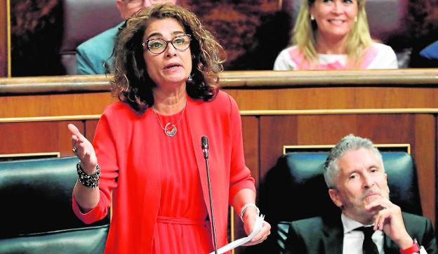 La ministra admite que Murcia recibe el peor trato financiero y que será la primera en cobrar