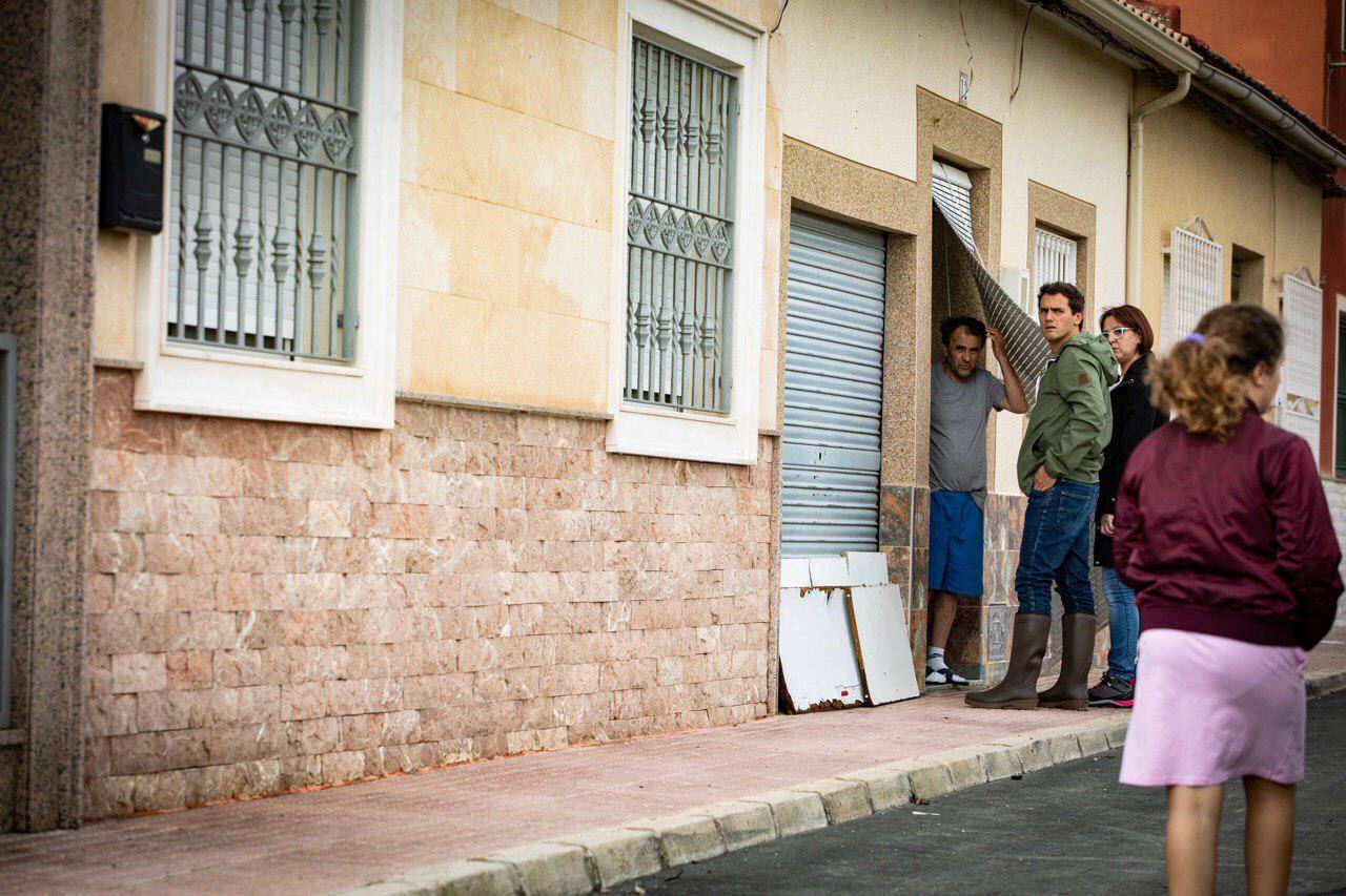 Albert Rivera visita el barrio de Santa Rita de Molina