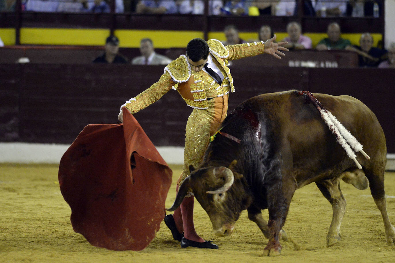 Morante destapa el tarro y Ureña se inventa un toro