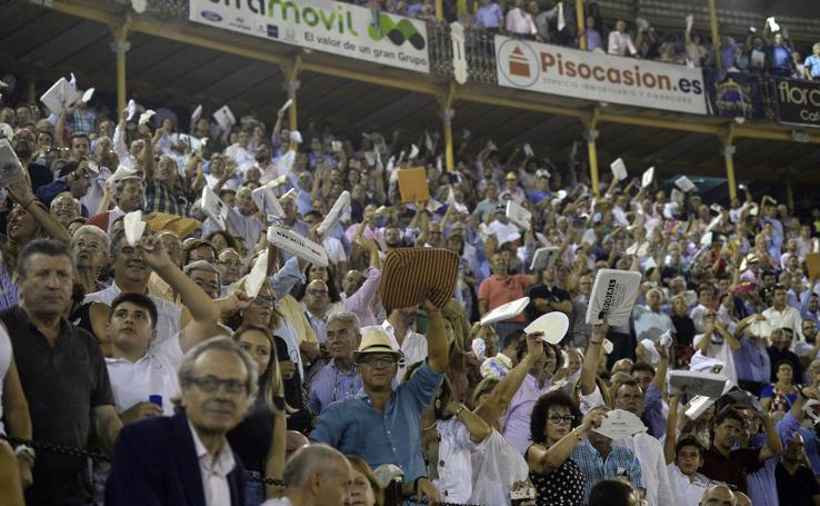 El público disfruta con la puerta grande de Ureña y Morante en Murcia