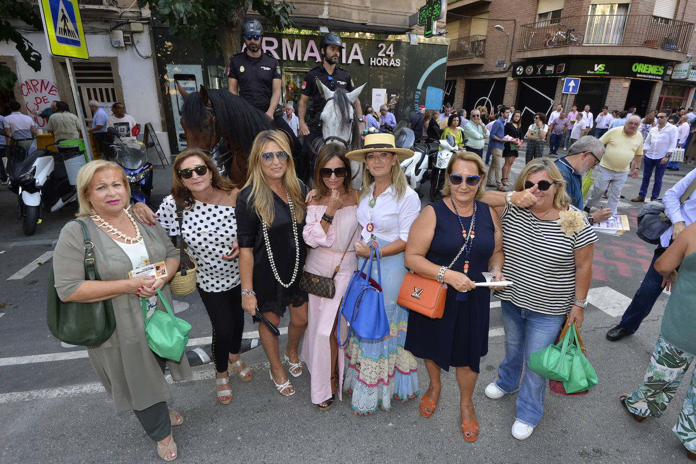 El público disfruta con la puerta grande de Ureña y Morante en Murcia