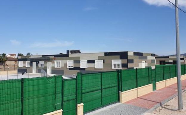 La Comunidad traslada a 15 'menas' al centro de Santa Cruz pese a que prometió reubicarlo