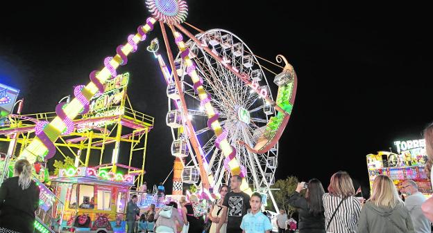 El encendido del recinto ferial da inicio a diez días de fiesta en Lorca