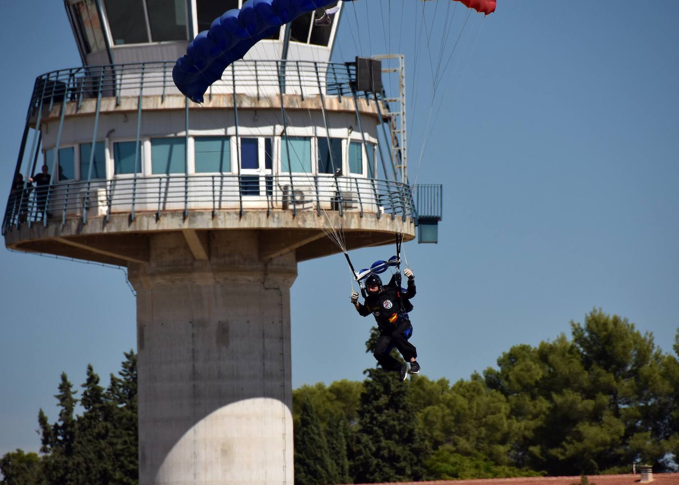 Tomás Fuertes recuerda con orgullo su 'mili' en la base de Alcantarilla en la apertura del curso