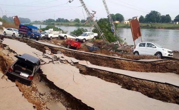 Sube a 30 la cifra de muertos y a 452 la de heridos por un terremoto en Pakistán