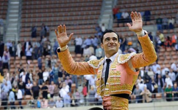 Paco Ureña sale a hombros en la tercera de la feria de Logroño con toros de Núñez del Cuvillo