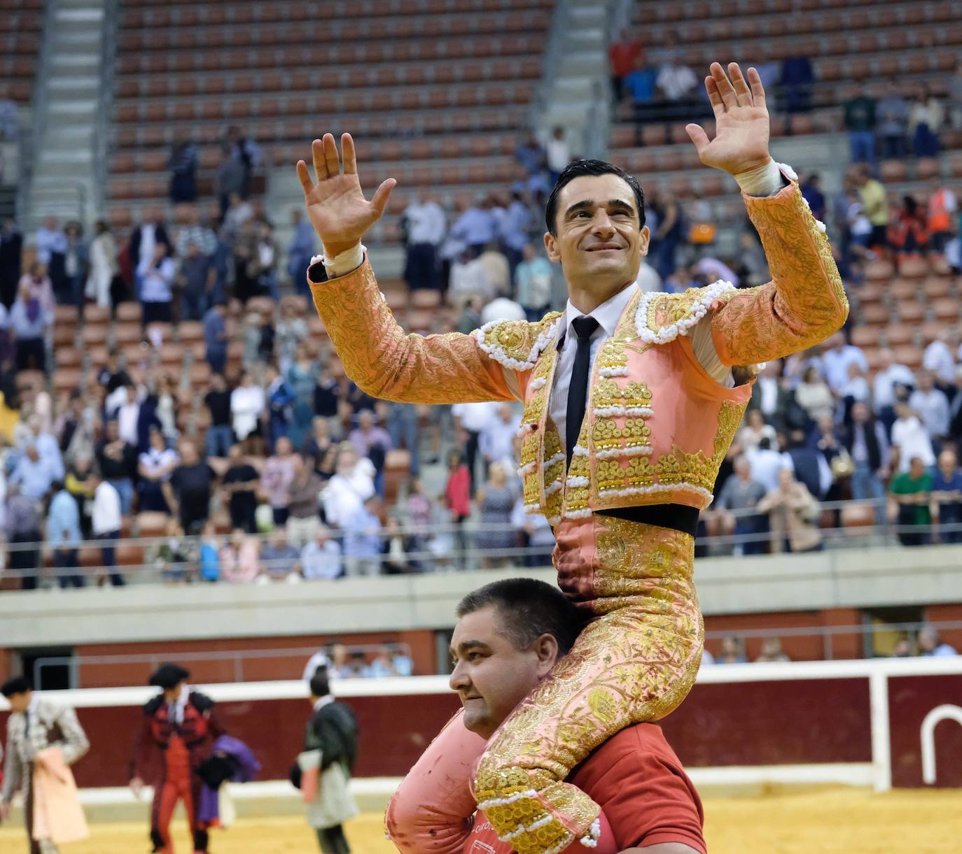 Paco Ureña sale a hombros en la tercera de la feria de Logroño