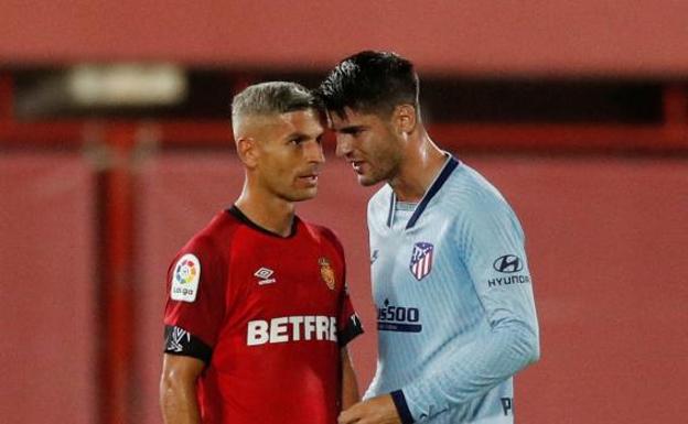 Morata y Salva Sevilla trasladan su bronca del campo a las redes