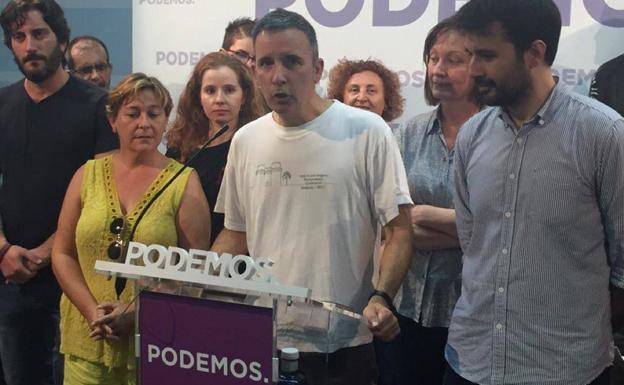 Serna acusa de «irresponsable» a Urralburu al dejar Podemos «en el peor momento»
