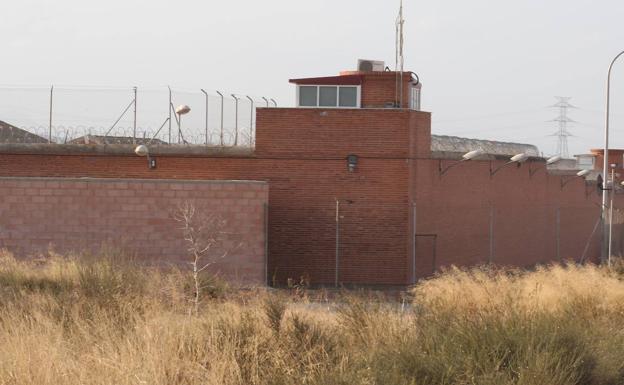 Funcionarios de Prisiones denuncian el «colapso» del centro de Sangonera por la ausencia de médicos