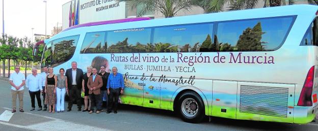 El enoturismo crece en Jumilla, Yecla y Bullas con el Bus del Vino