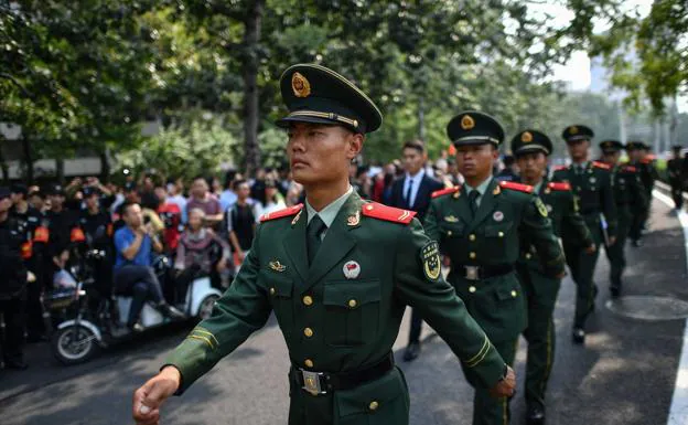 China exhibe músculo militar para celebrar su auge económico