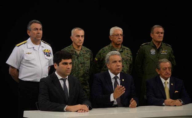 Resultado de imagen para Manifestantes ocupan la sede del Legislativo en Quito y piden la salida de Moreno