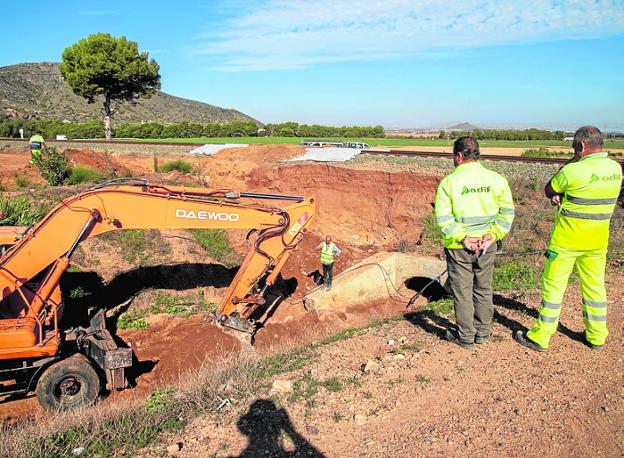 La línea de Feve continúa cortada entre el Estrecho y Los Nietos por la DANA