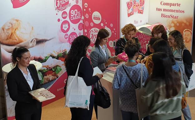 eLPOZO BienStar presenta su manual 'La alimentación en la infancia' a los enfermeros de pediatría