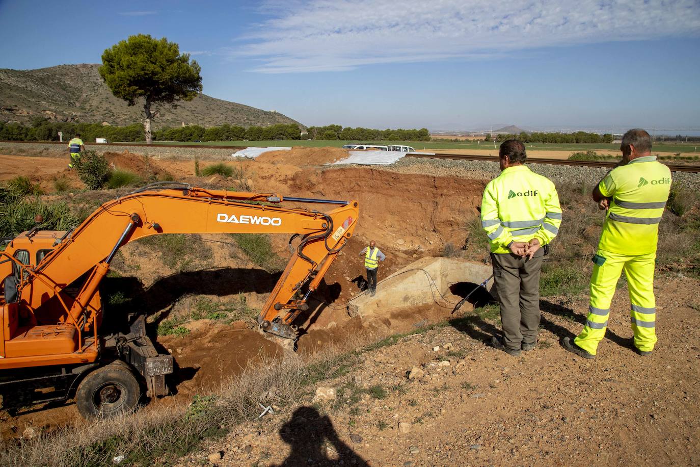 La línea de Feve continúa cortada entre el Estrecho y Los Nietos por la DANA